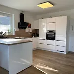 Ruhig Gelegene Eg-neubauwohnung & Garten, Ueberdachte Terrasse, Insektenschutz, Fussbodenheizung, Ebk Fuer Max 7 Personen