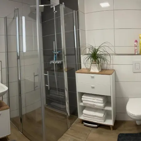 Appartement Ruhig Gelegene Eg-neubauwohnung & Garten, Ueberdachte Terrasse, Insektenschutz, Fussbodenheizung, Ebk Fuer Max 7 Personen