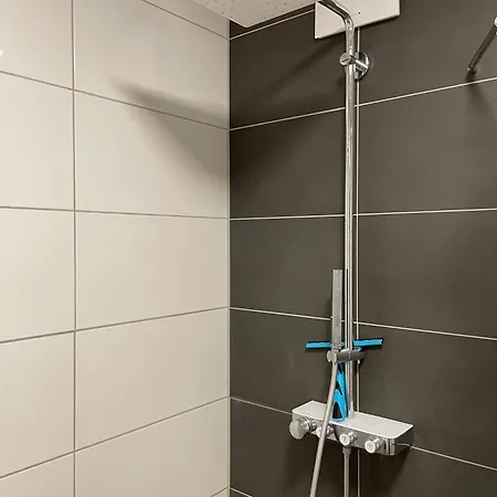 Ruhig Gelegene Eg-neubauwohnung & Garten, Ueberdachte Terrasse, Insektenschutz, Fussbodenheizung, Ebk Fuer Max 7 Personen Appartement