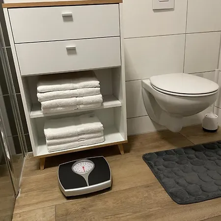 Ruhig Gelegene Eg-neubauwohnung & Garten, Ueberdachte Terrasse, Insektenschutz, Fussbodenheizung, Ebk Fuer Max 7 Personen