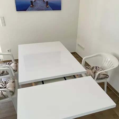 Ruhig Gelegene Eg-neubauwohnung & Garten, Ueberdachte Terrasse, Insektenschutz, Fussbodenheizung, Ebk Fuer Max 7 Personen Appartement *