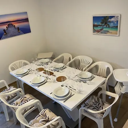 Ruhig Gelegene Eg-neubauwohnung & Garten, Ueberdachte Terrasse, Insektenschutz, Fussbodenheizung, Ebk Fuer Max 7 Personen Südlohn