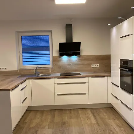 Ruhig Gelegene Eg-neubauwohnung & Garten, Ueberdachte Terrasse, Insektenschutz, Fussbodenheizung, Ebk Fuer Max 7 Personen Appartement