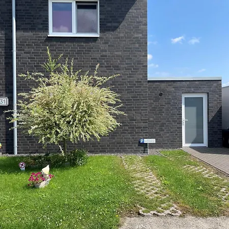 Ruhig Gelegene Eg-neubauwohnung & Garten, Ueberdachte Terrasse, Insektenschutz, Fussbodenheizung, Ebk Fuer Max 7 Personen *