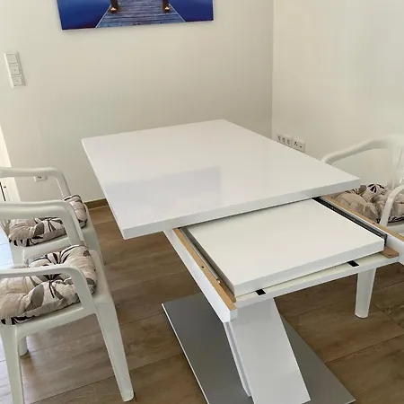 Ruhig Gelegene Eg-neubauwohnung & Garten, Ueberdachte Terrasse, Insektenschutz, Fussbodenheizung, Ebk Fuer Max 7 Personen