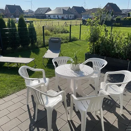 Ruhig Gelegene Eg-neubauwohnung & Garten, Ueberdachte Terrasse, Insektenschutz, Fussbodenheizung, Ebk Fuer Max 7 Personen *