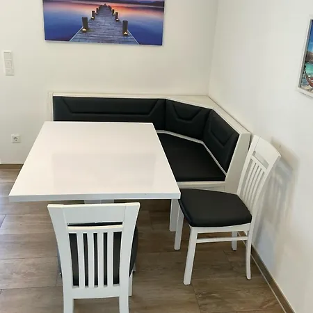 Ruhig Gelegene Eg-neubauwohnung & Garten, Ueberdachte Terrasse, Insektenschutz, Fussbodenheizung, Ebk Fuer Max 7 Personen