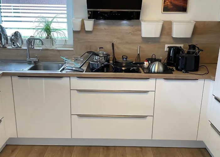 Ruhig Gelegene Eg-neubauwohnung & Garten, Ueberdachte Terrasse, Insektenschutz, Fussbodenheizung, Ebk Fuer Max 7 Personen *