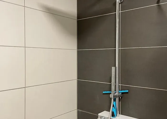 Ruhig Gelegene Eg-neubauwohnung & Garten, Ueberdachte Terrasse, Insektenschutz, Fussbodenheizung, Ebk Fuer Max 7 Personen Apartmán