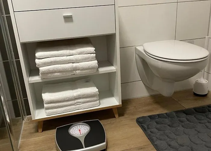 Ruhig Gelegene Eg-neubauwohnung & Garten, Ueberdachte Terrasse, Insektenschutz, Fussbodenheizung, Ebk Fuer Max 7 Personen