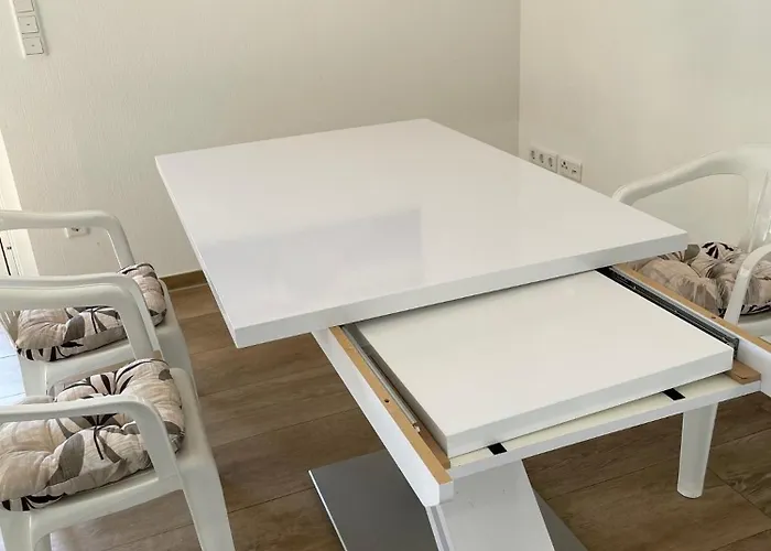 Ruhig Gelegene Eg-neubauwohnung & Garten, Ueberdachte Terrasse, Insektenschutz, Fussbodenheizung, Ebk Fuer Max 7 Personen