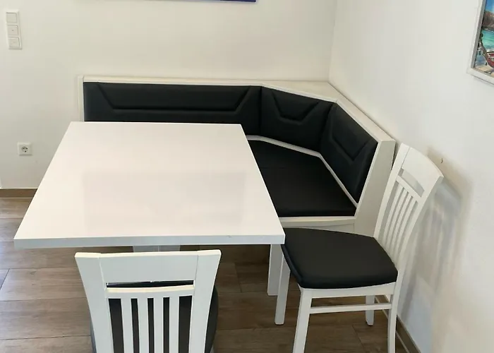 Ruhig Gelegene Eg-neubauwohnung & Garten, Ueberdachte Terrasse, Insektenschutz, Fussbodenheizung, Ebk Fuer Max 7 Personen